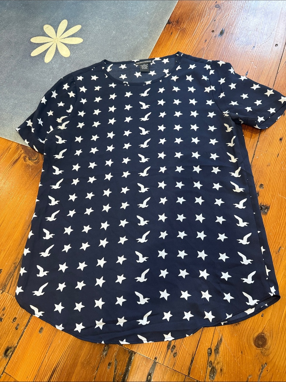 Chelsea & Theodore Navy Short Sleeve Top with White Star & Seagull Print Size sm